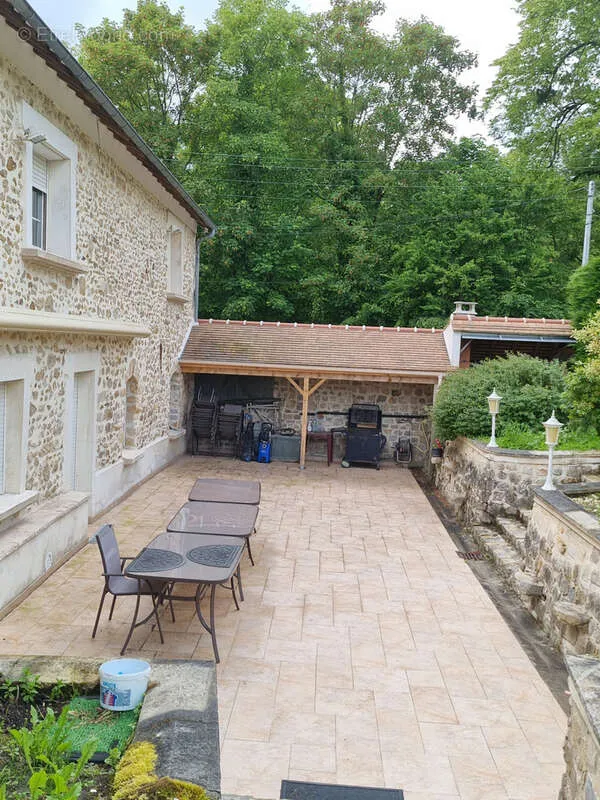 Aed - Large Property with Garden in Bruyères-le-Châtel
