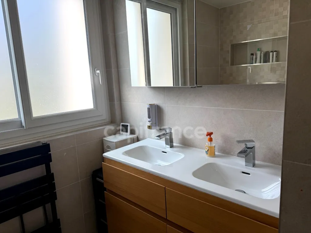Salles de bain - Appartement F4 Lumineux avec Parking à Montmorency