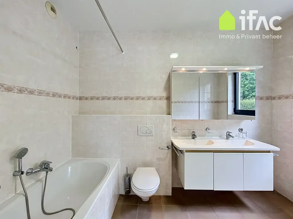 Salles de bain - Appartement de Plain-Pied avec Jardin Privé à Ukkel