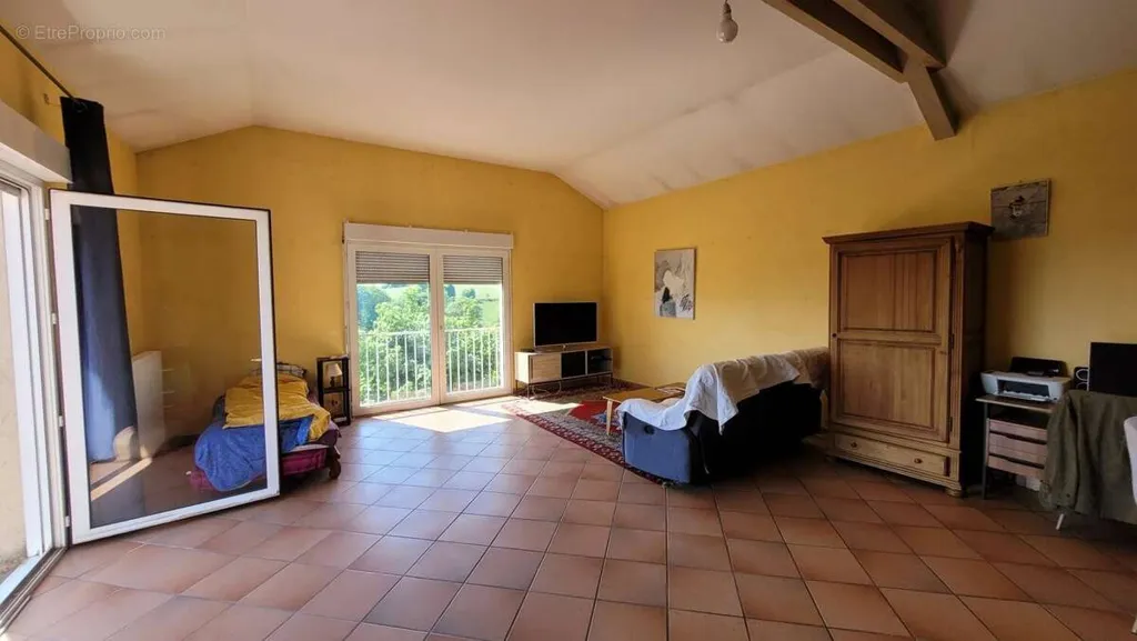 Elutuba - House with Commercial Space in Saint-Agrève