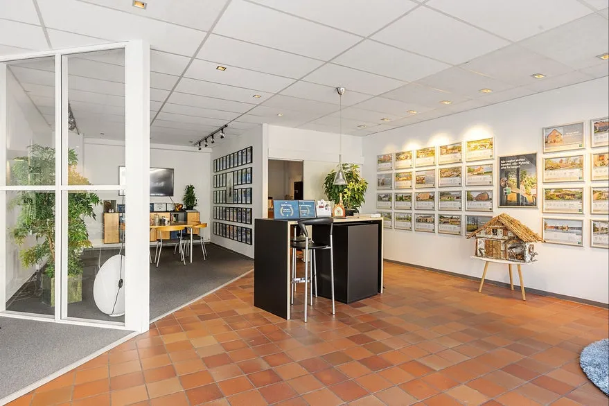 Bureau - Business Premises on Ground Floor in Hillerød