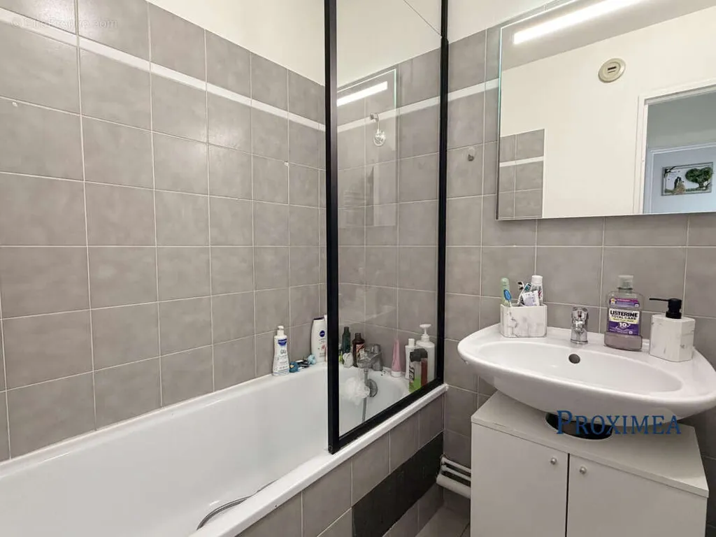 Salles de bain - Appartement 2 Pièces avec Balcon à Pontault-Combault