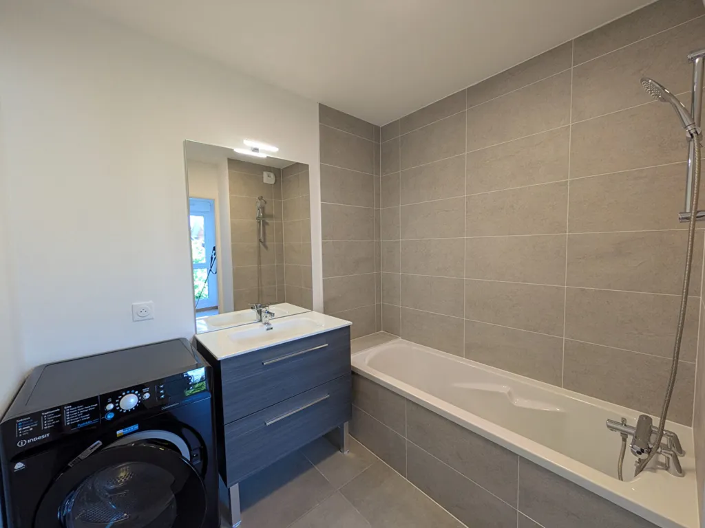 Salles de bain - Appartement 2 Pièces avec Terrasse à Thonon-les-Bains