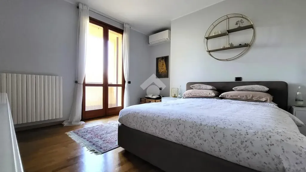 Bedrooms - Panoramic Bifamiliare Villa in Besana Brianza