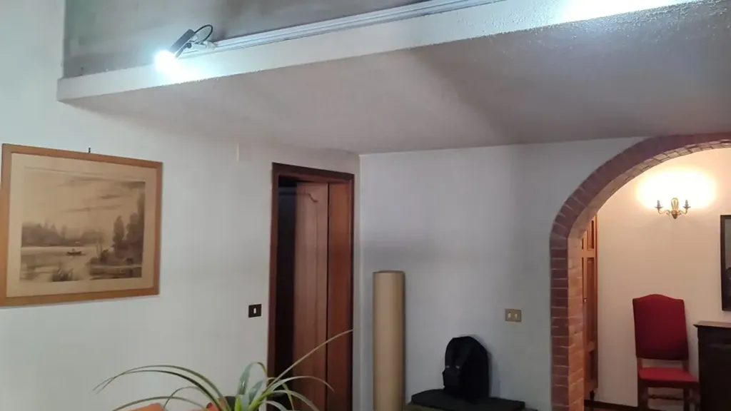 Hallway - Three-Bedroom Apartment with High Ceilings in Florence