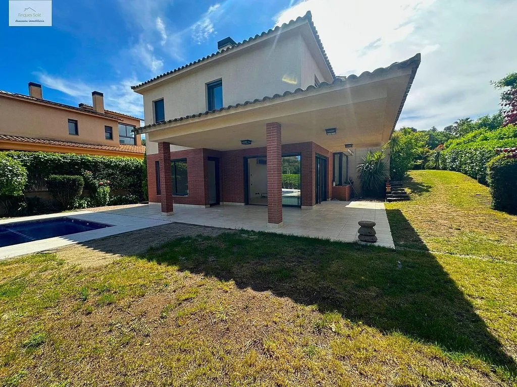 Bassein - Chalet with Pool in Roca del Vallès