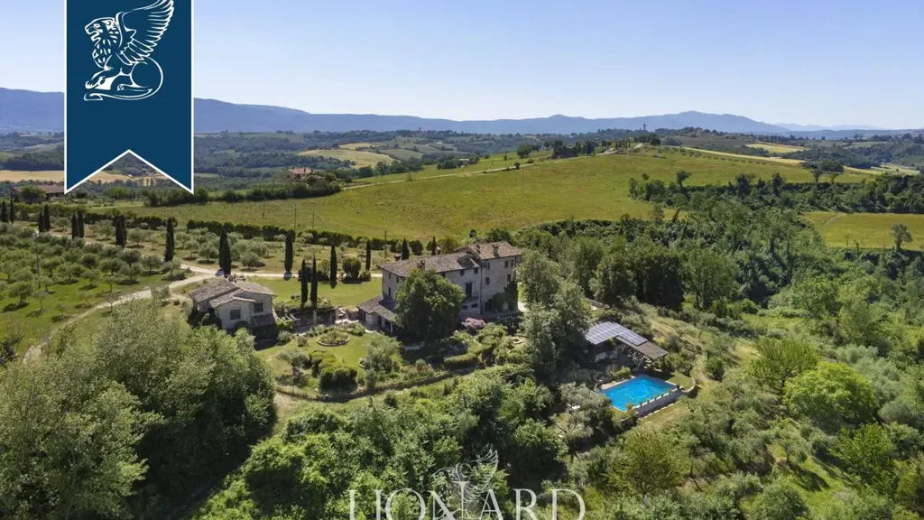 Õhuvaade - Rustic Farmhouse with Pool in Todi