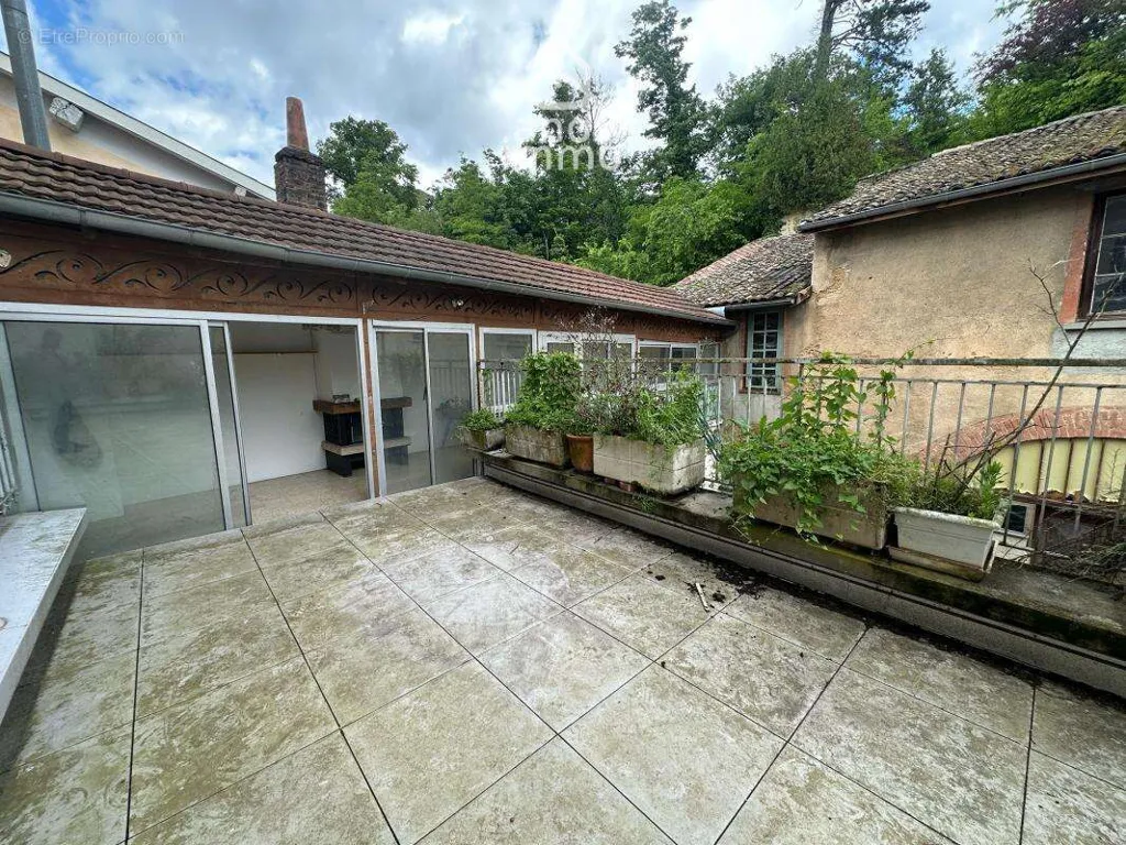 Terrass - Triplex with Garden and Terrace in Trévoux Centre