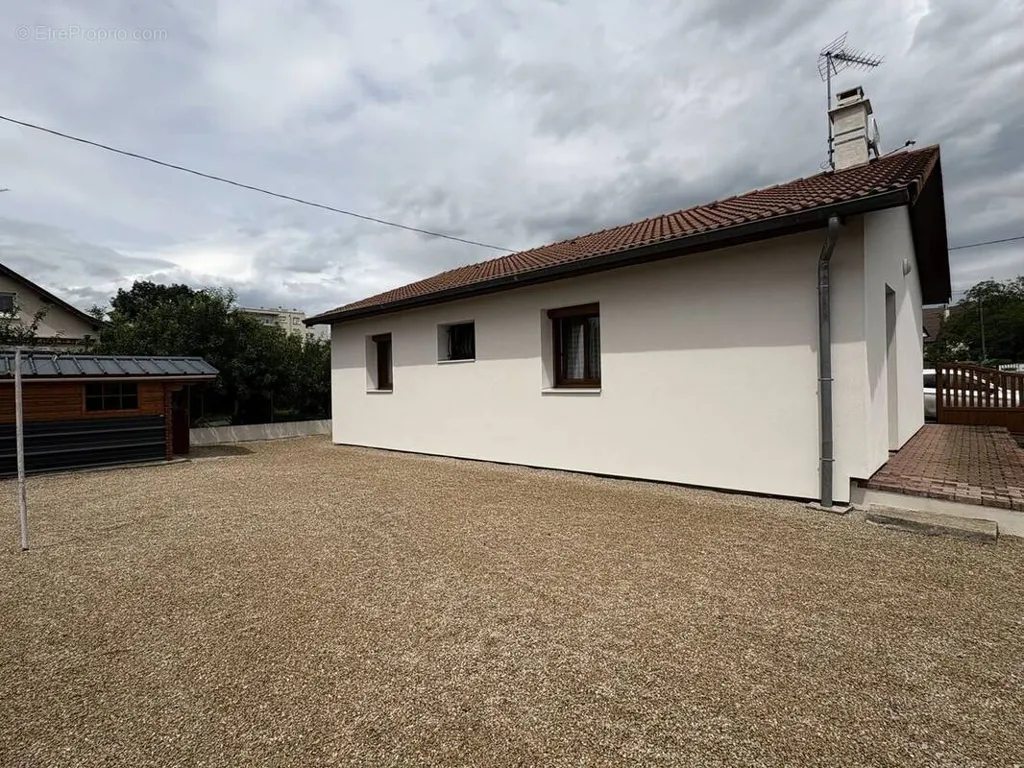 Välivaade - Renovated Villa with Large Plot in La Verpillière