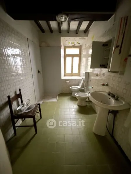 Salles de bain - Rustic Cottage with Garden in Suzzara Centre
