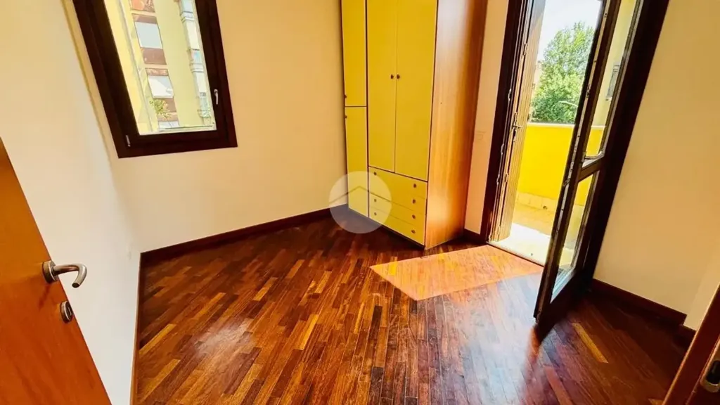 Pièces - Three-Bedroom Apartment with Terraces in Monza