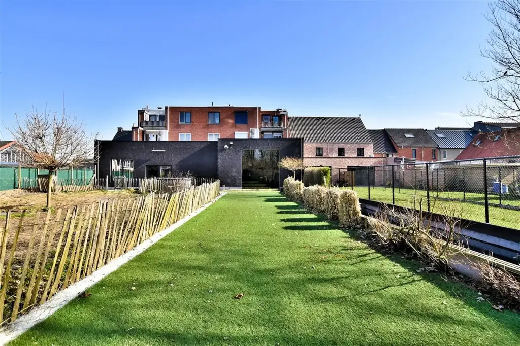 Aed - Multifunctional Business Premises with Outdoor Pool in Hamme