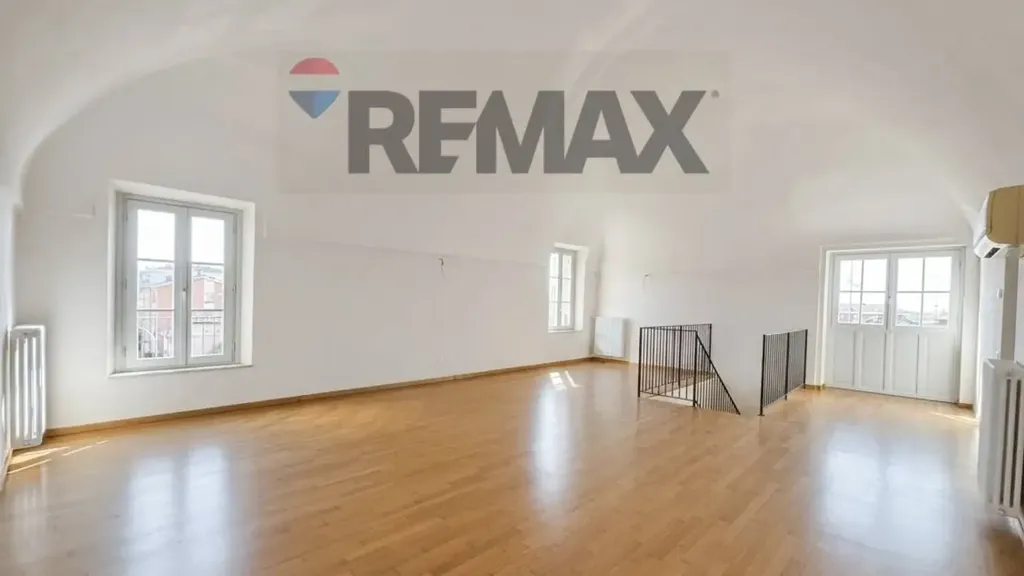 Elutuba - Rustic Duplex with Box in Novellara
