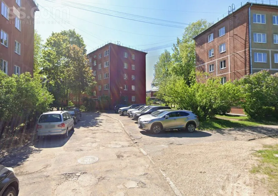 Außenansicht - 3-Bedroom Flat with Balcony in Āgenskalns