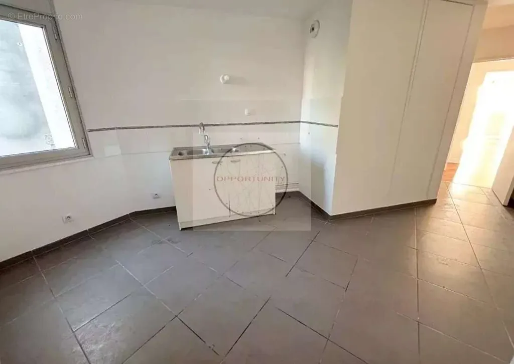 Cuisine - Appartement de luxe avec balcon à Saint-Mandé