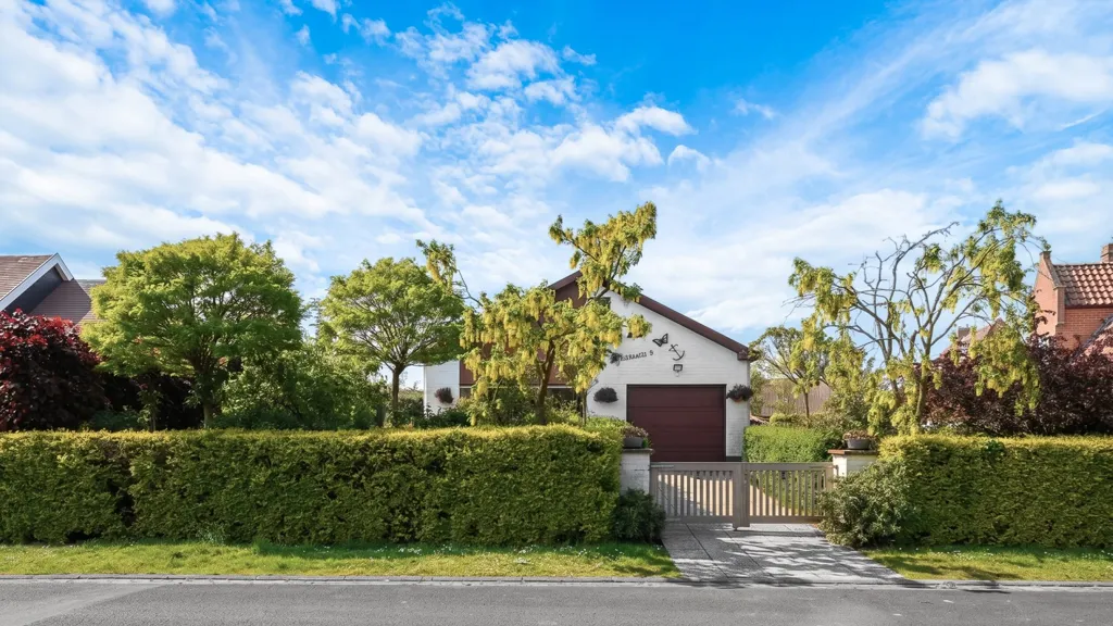 Extérieur - Bungalow Rustique avec Jardin à Ramskapelle