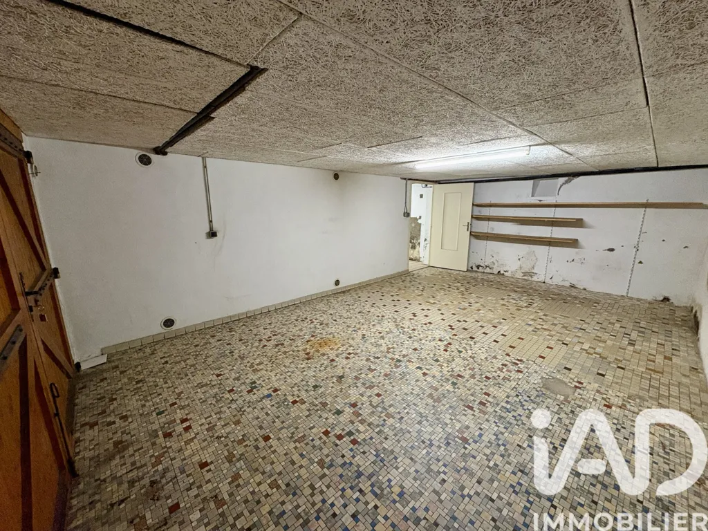 Garage - Maison de Ville avec Véranda à Château-Renault
