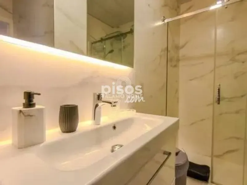Bathrooms - Apartment with Balcony in Calle Mayor, Madrid