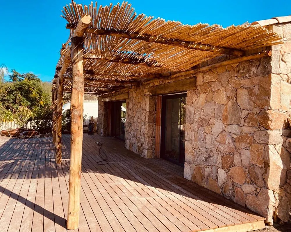 Terrasse - Bergerie Contemporaine à Figari avec Vue Mer