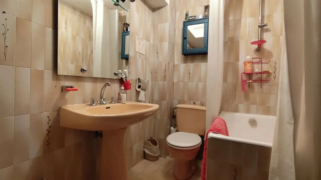 Badezimmer - Rustic House with Pool in Daluis
