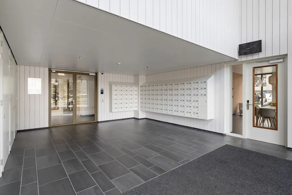 Esik - Newly Built Portiekflat with Loggia in Rotterdam