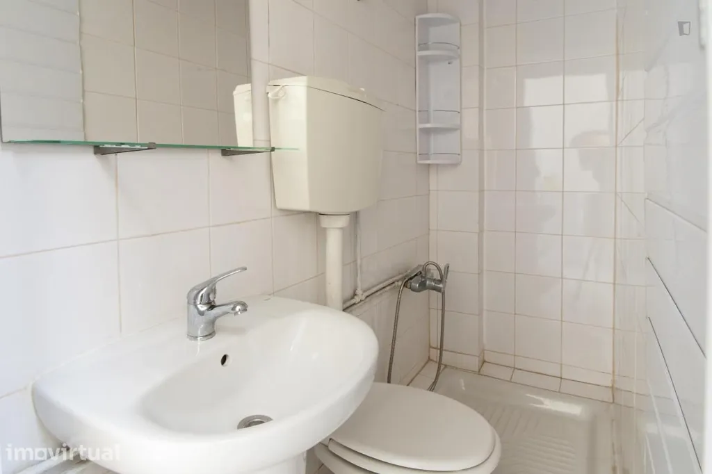 Bathrooms - Private Room in Arroios, Lisbon