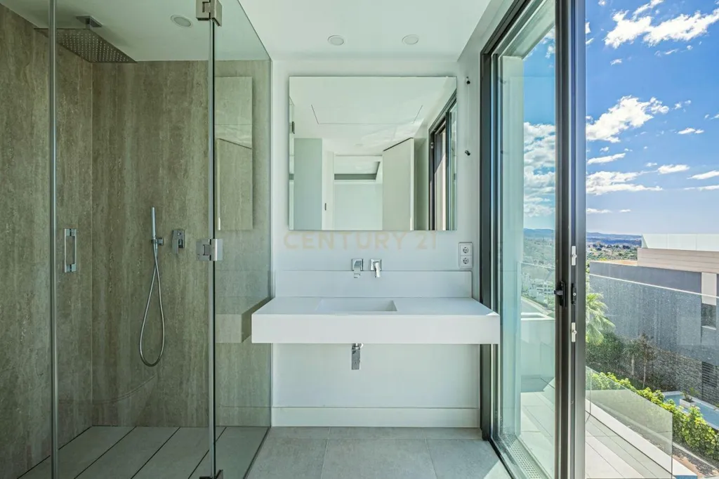 Bagni - Modern Villa with Ocean Views in Costa del Sol