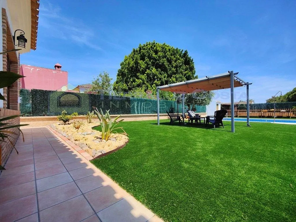 Jardin - Chalet with Pool and Terraces in Lepe
