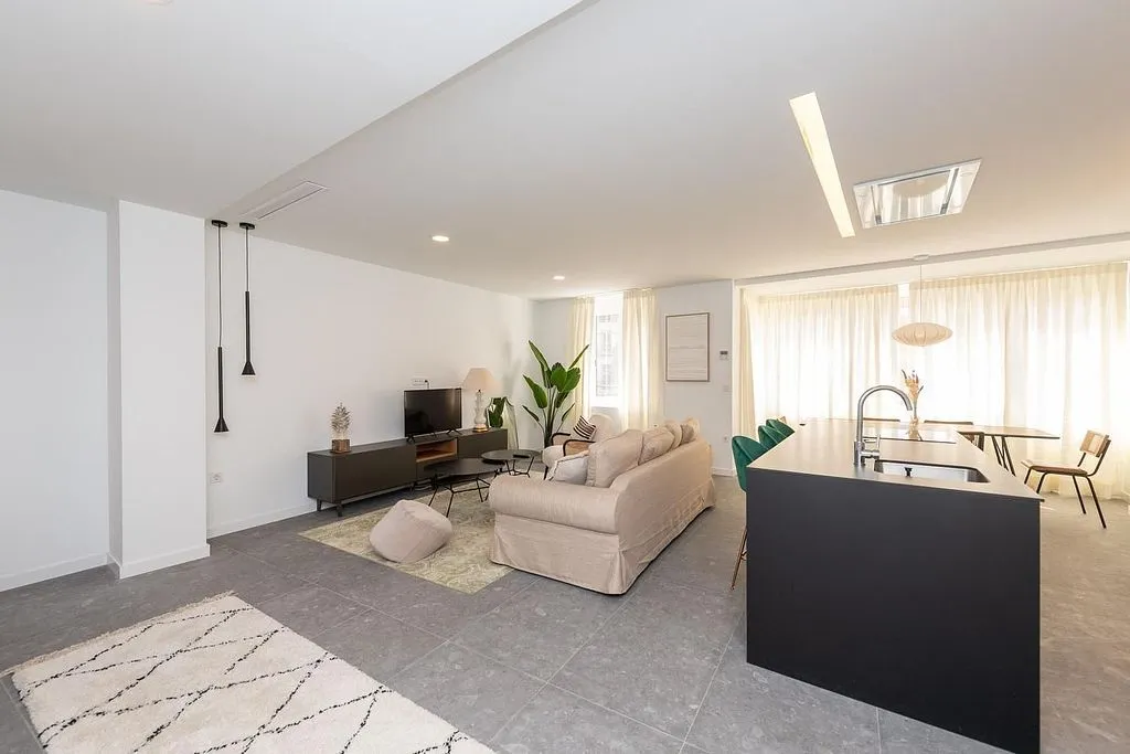 Elutuba - Contemporary Flat with South View in Ensanche