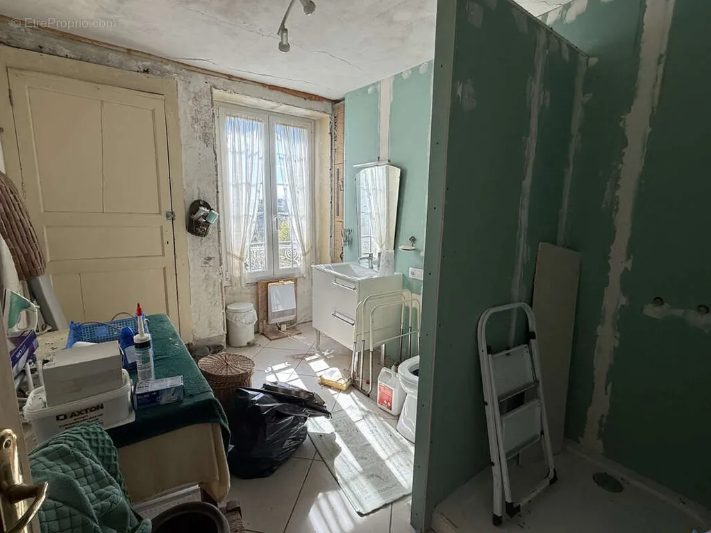 Bathrooms - Detached House with South-Facing View in Sancerre