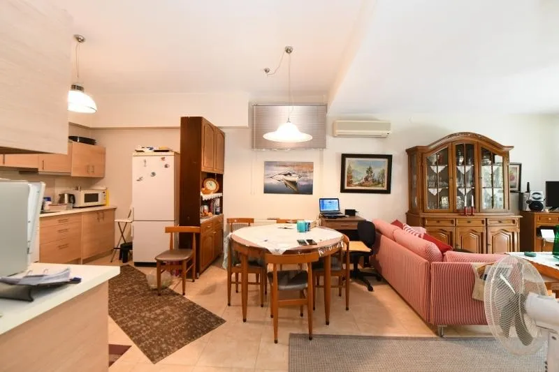 Séjour - Three-Bedroom House with Garden in Kallithea, Serres