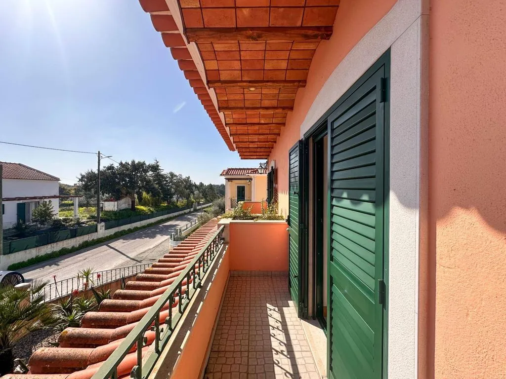 Balcon - Luxury Villa with Garden in Póvoa de Santarém