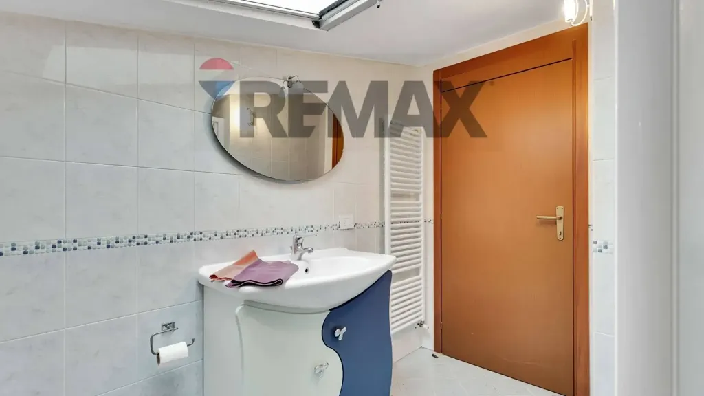 Vannitoad - Triplex with Balcony in Carpiano
