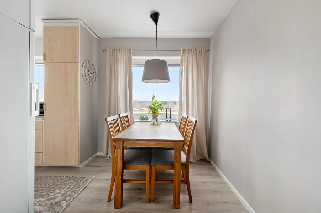 Salle à manger - Four-Room Apartment with Balcony in Ersmark