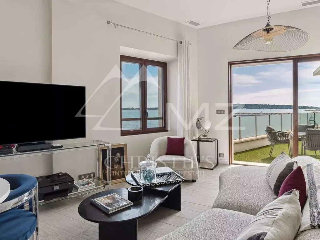 Séjour - Villa Rénovée avec Terrasse à Palm Beach, Cannes