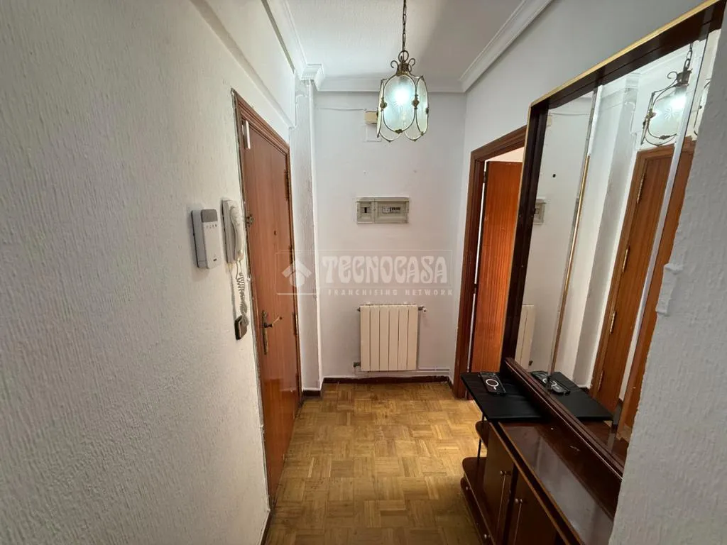 Hallway - Bright Apartment with Garden Views in Usera, Madrid