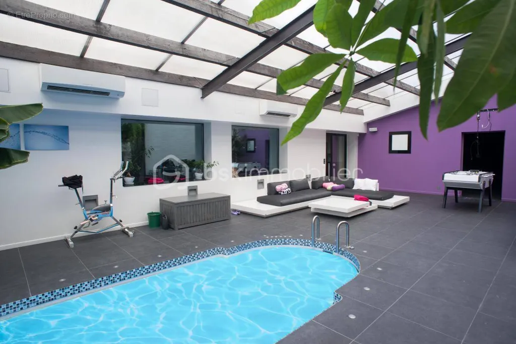 Piscina - Luxury Loft with Pool in Pringy