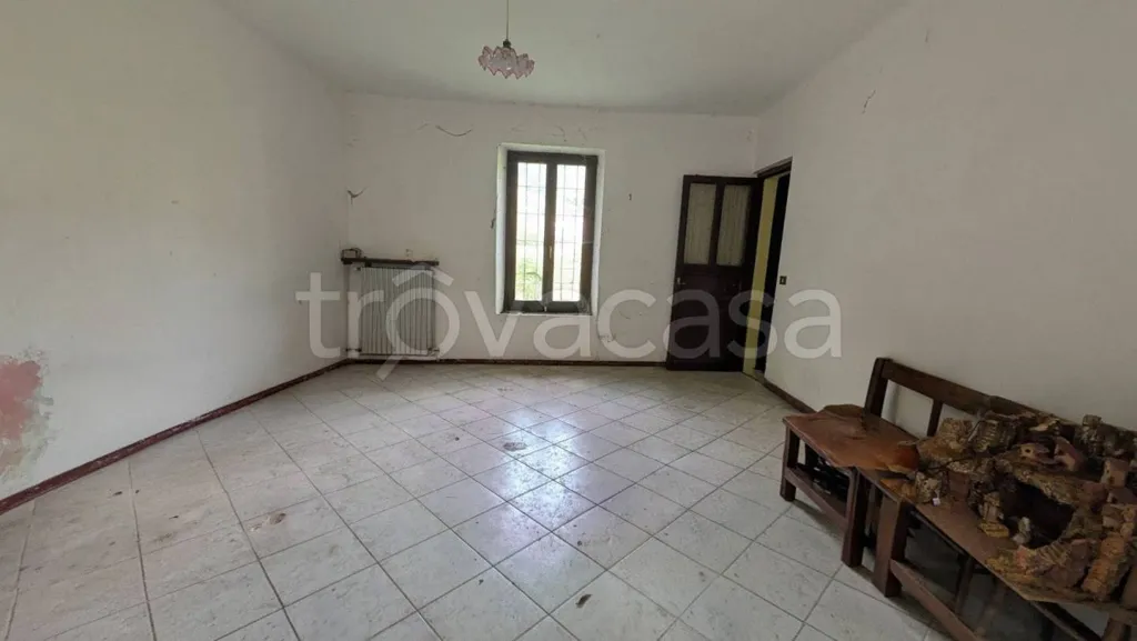Pièces - Rustic Villa to Renovate in Roccavione