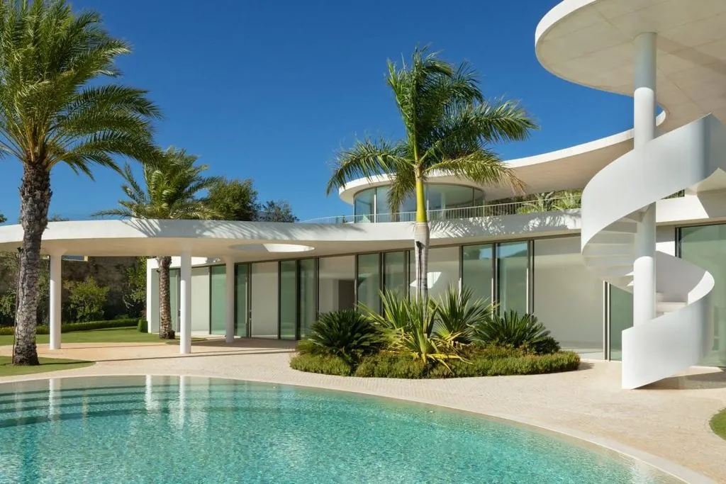 Piscina - Contemporary Villa with Pool in Estepona