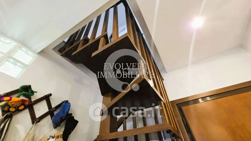 Pièces - Three-Bedroom Apartment with Balcony in Rome