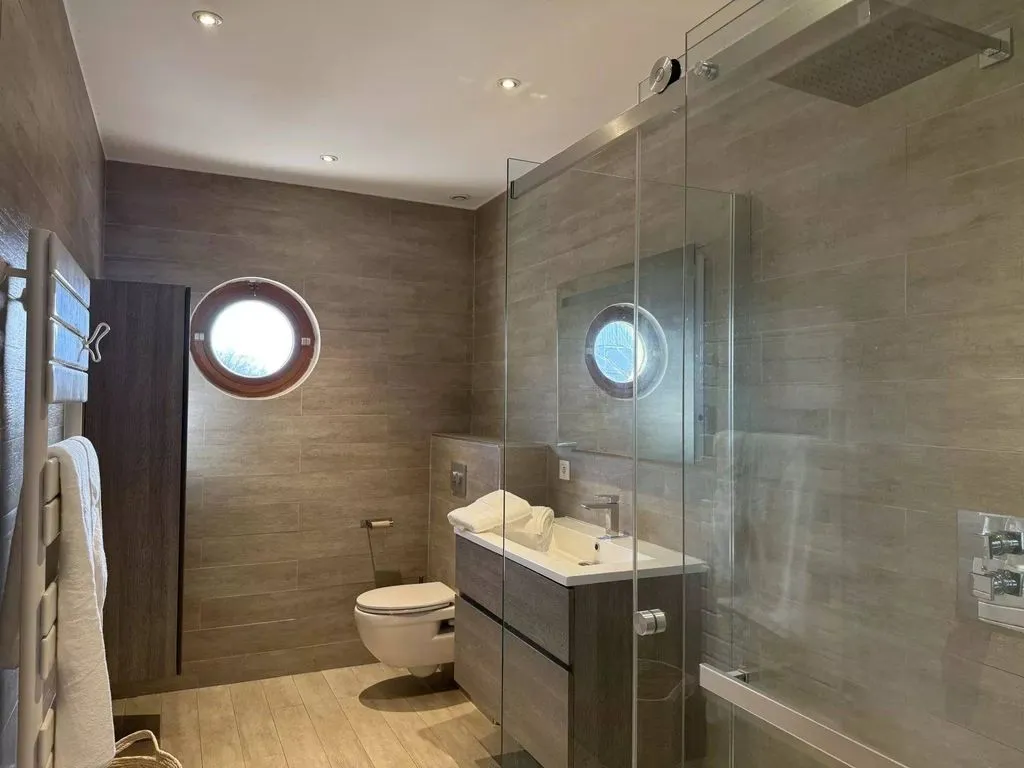Salles de bain - Maison de Luxe avec Piscine à Pessac