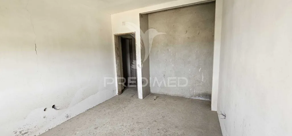 Entrée - Mixed Use Property with Pool in Remodelable House