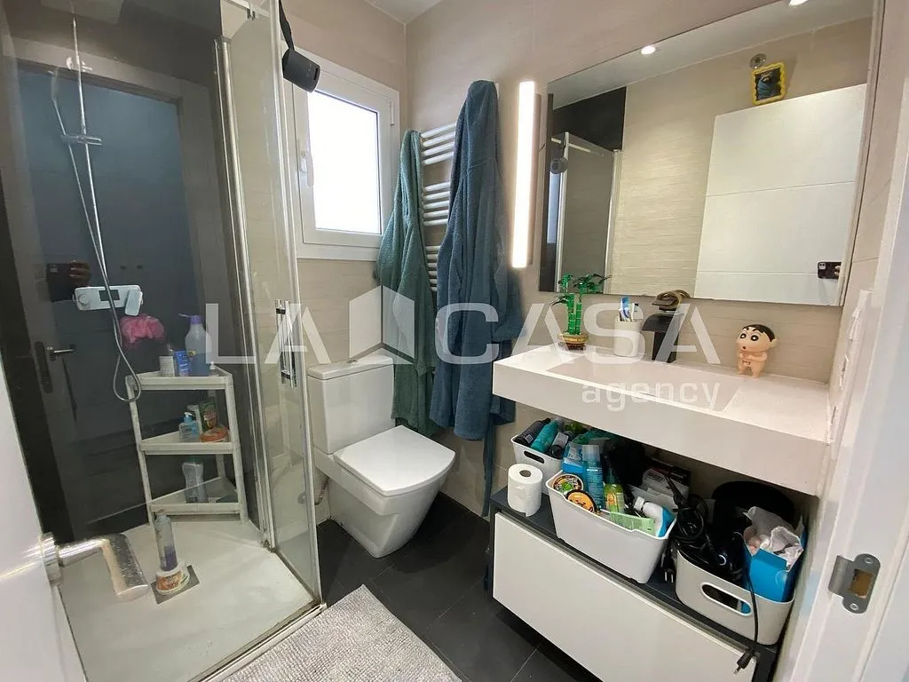 Vannitoad - Duplex with Balcony in Santa Coloma de Gramenet