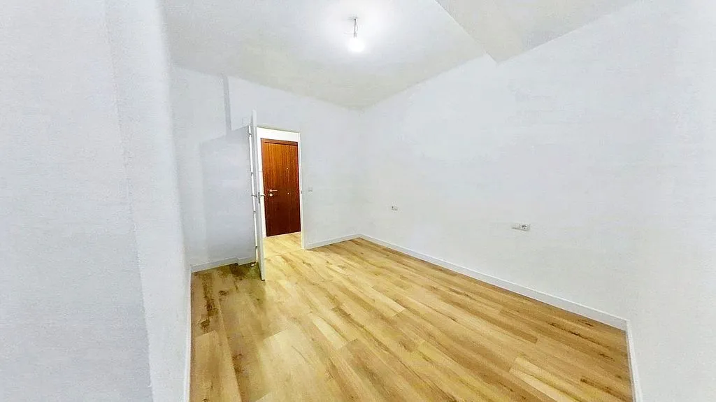 Rooms - Three-Bedroom Apartment with Terrace in Sedaví