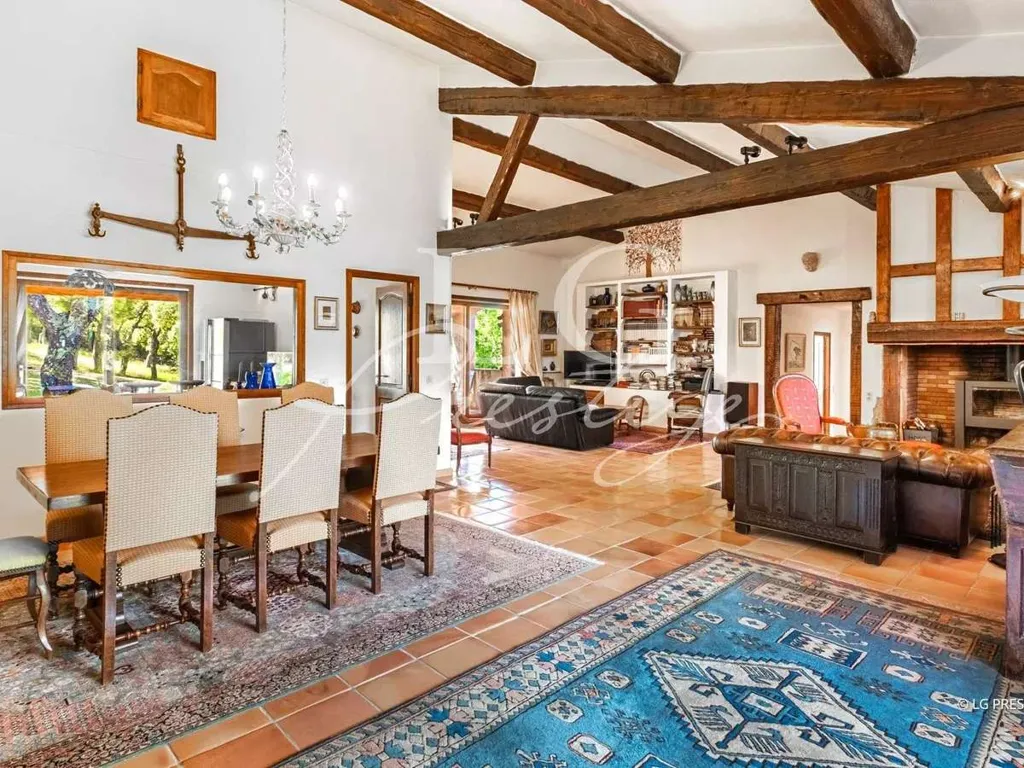 Söögituba - Charming House with Large Garden in Fréjus