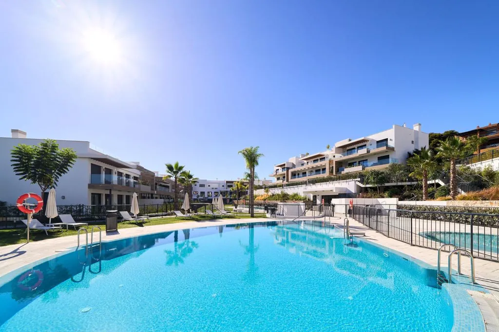 Piscina - Modern Apartment with Sea Views in Estepona