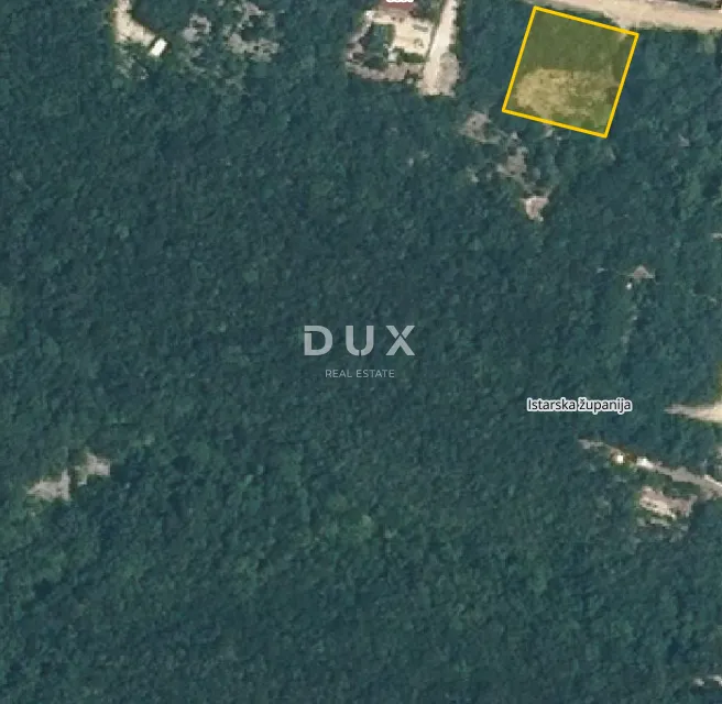 Vista aerea - Agricultural Land with Forested Area in Duga Uvala