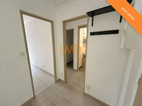 Esik - 2-Bedroom Apartment with Terrace in Fréjus