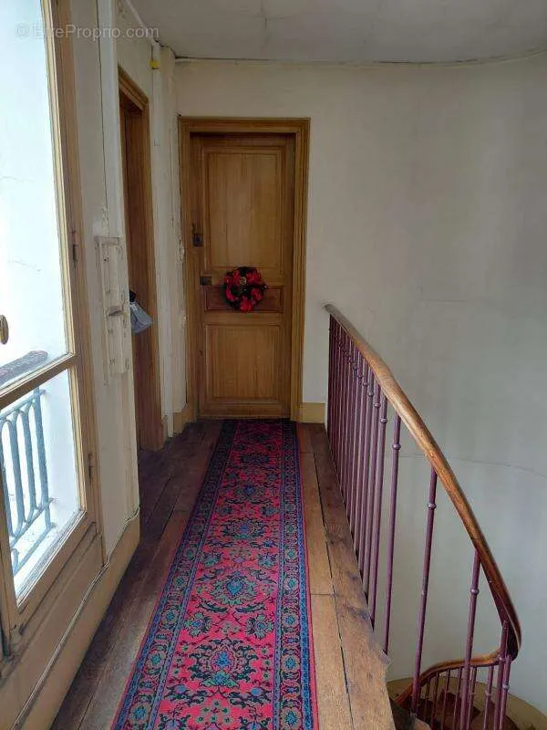 Toad - Studio in Characterful Building, Rue Pierre Demours