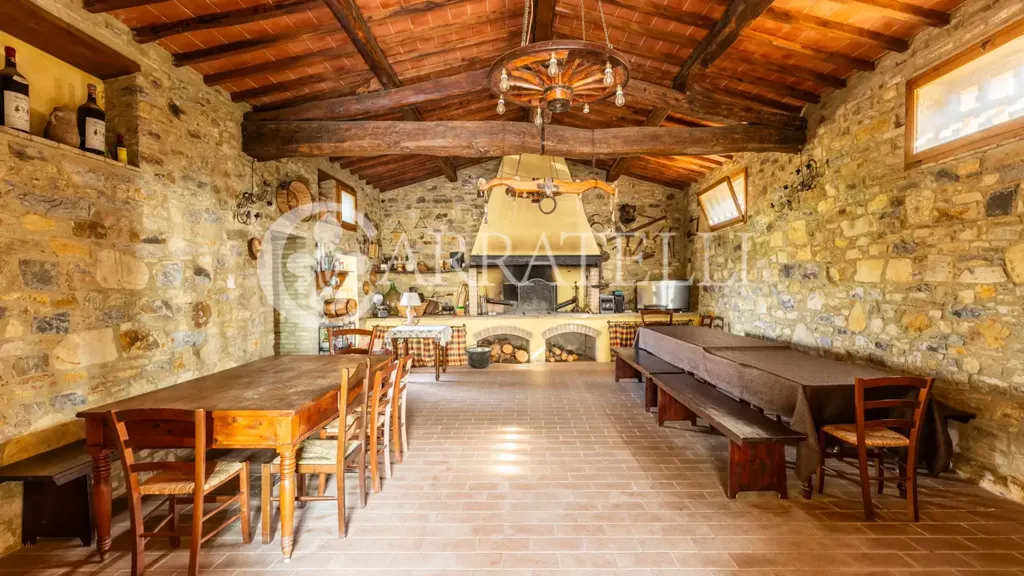 Salle à manger - Vineyard Estate with Casale in Chianti